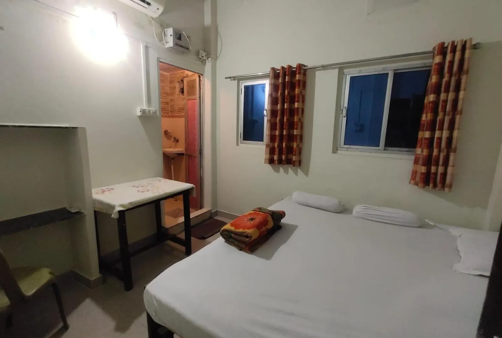 Sunrise Lodge Varanasi India