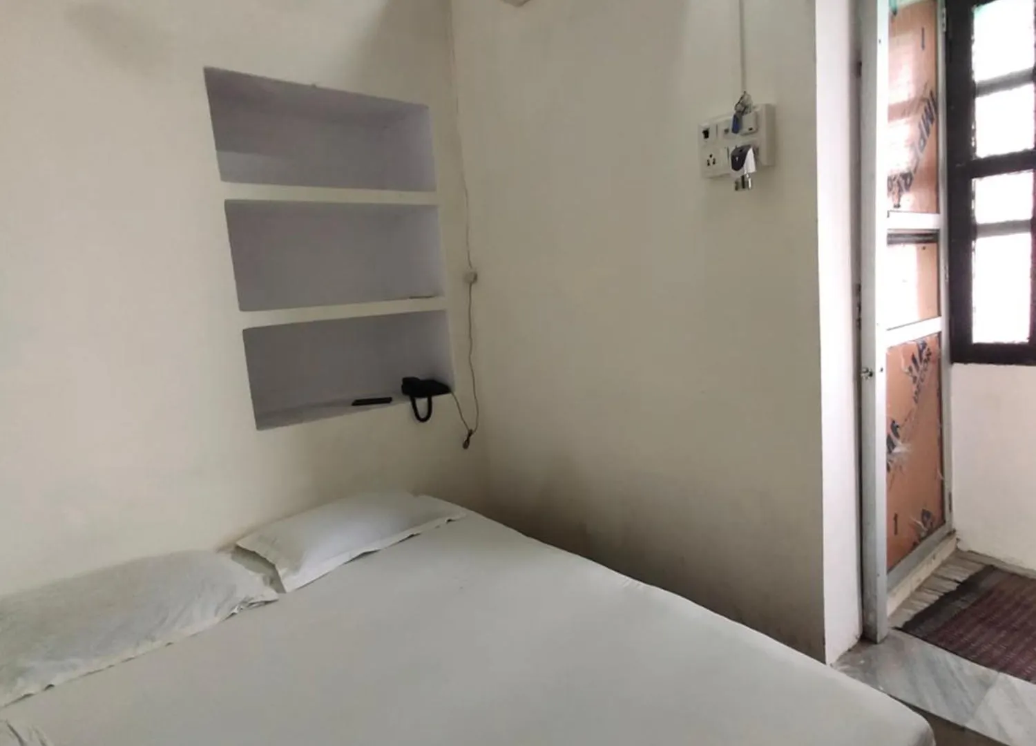 Sunrise Lodge Varanasi India