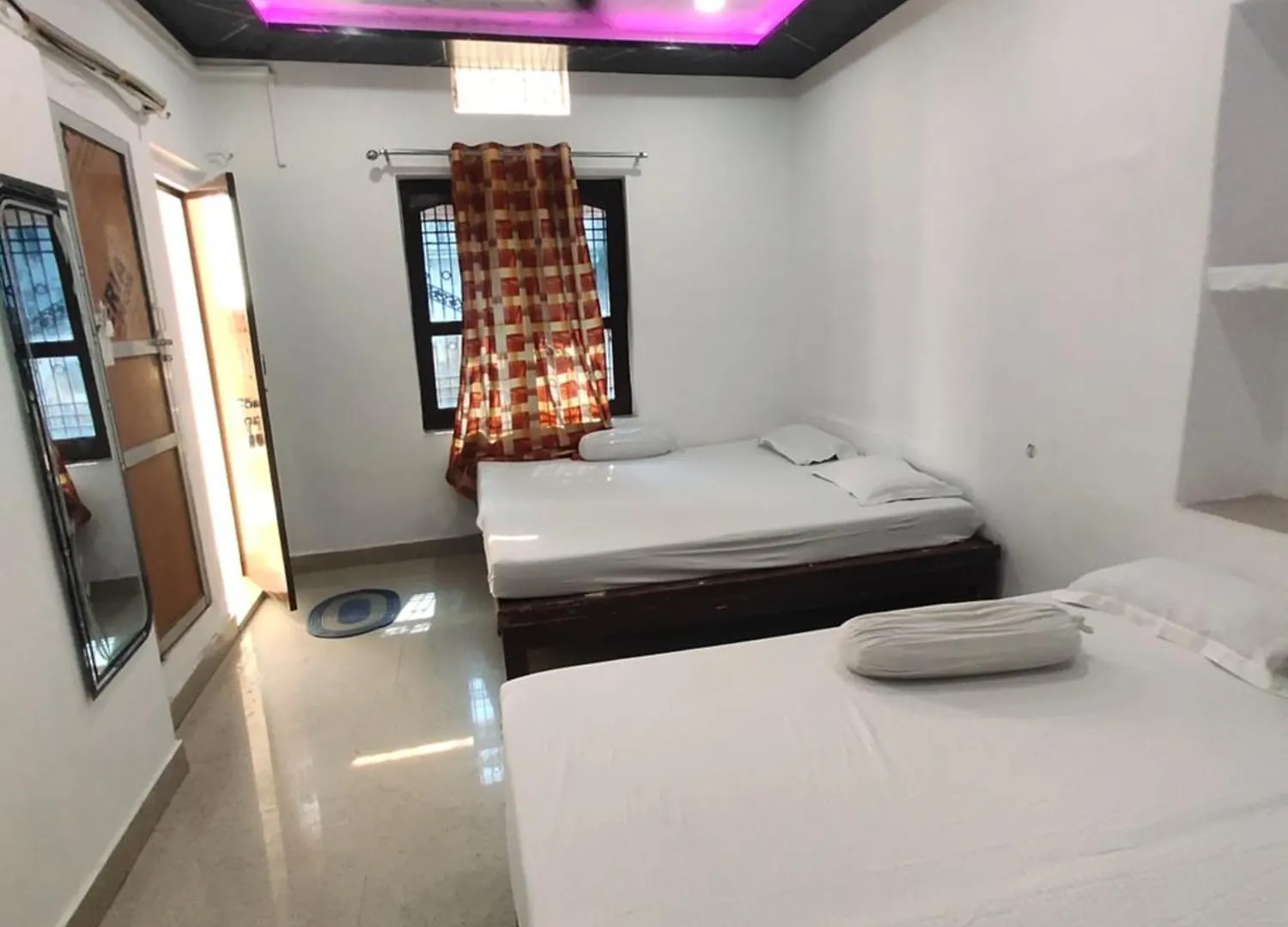 Sunrise Lodge Varanasi India